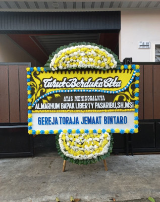 Papan Bunga Duka di Tarok Dipo