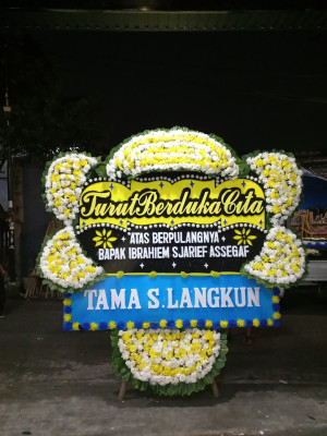 Papan Bunga Duka di Tarok Dipo